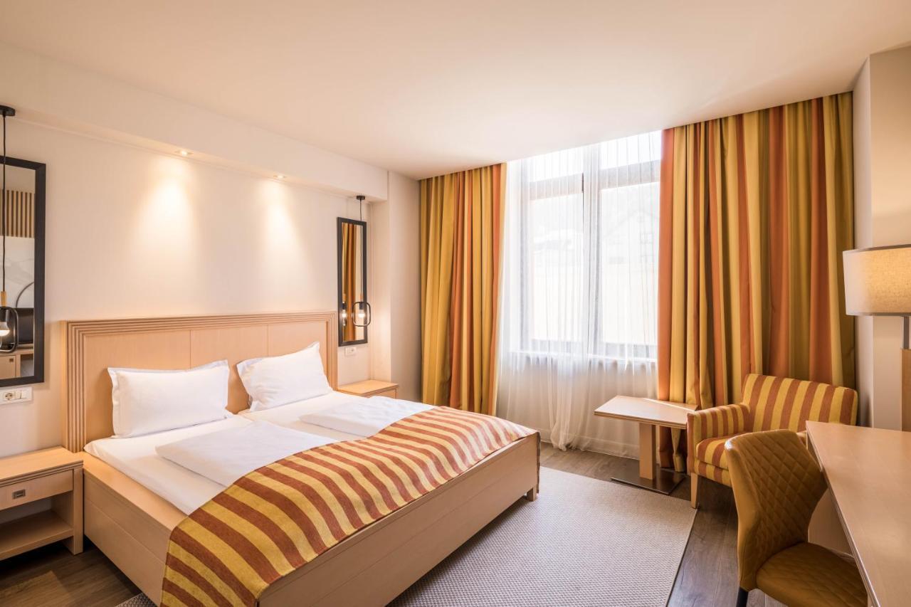 Hotel Rogge เรชิตา ภายนอก รูปภาพ