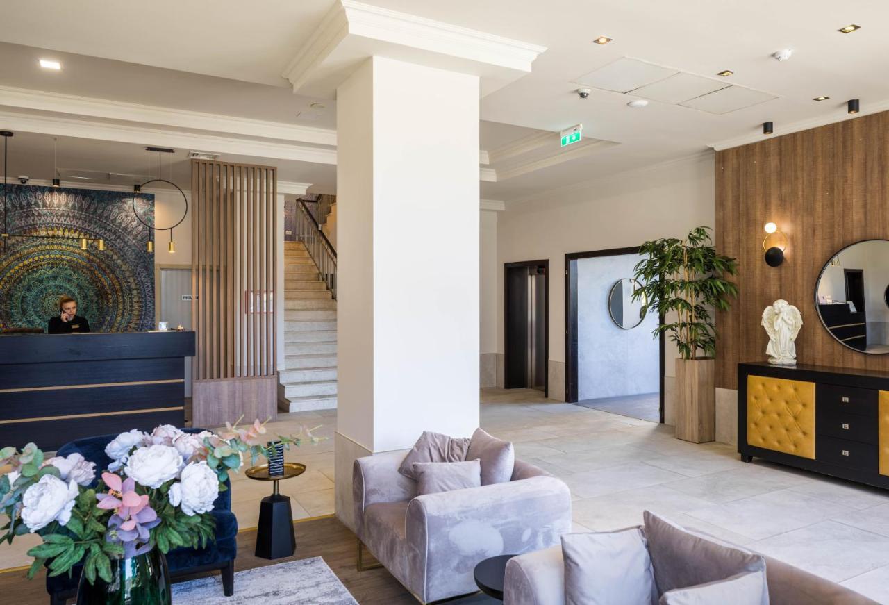 Hotel Rogge เรชิตา ภายนอก รูปภาพ