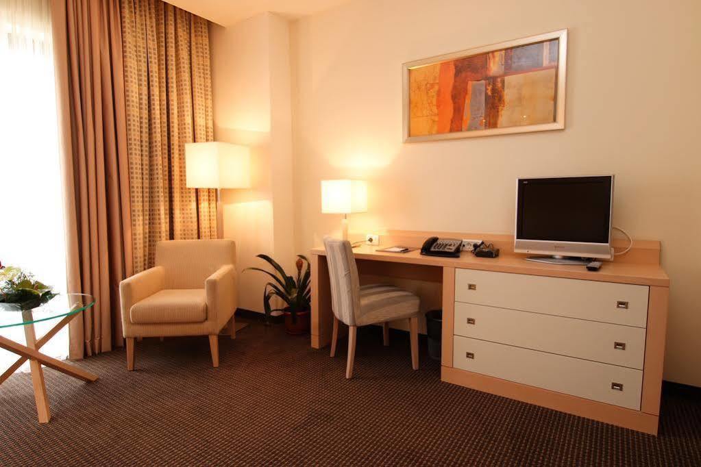 Hotel Rogge เรชิตา ภายนอก รูปภาพ